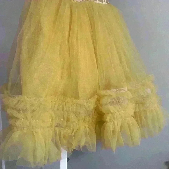 Gold princess  dress - Picture 2 of 6